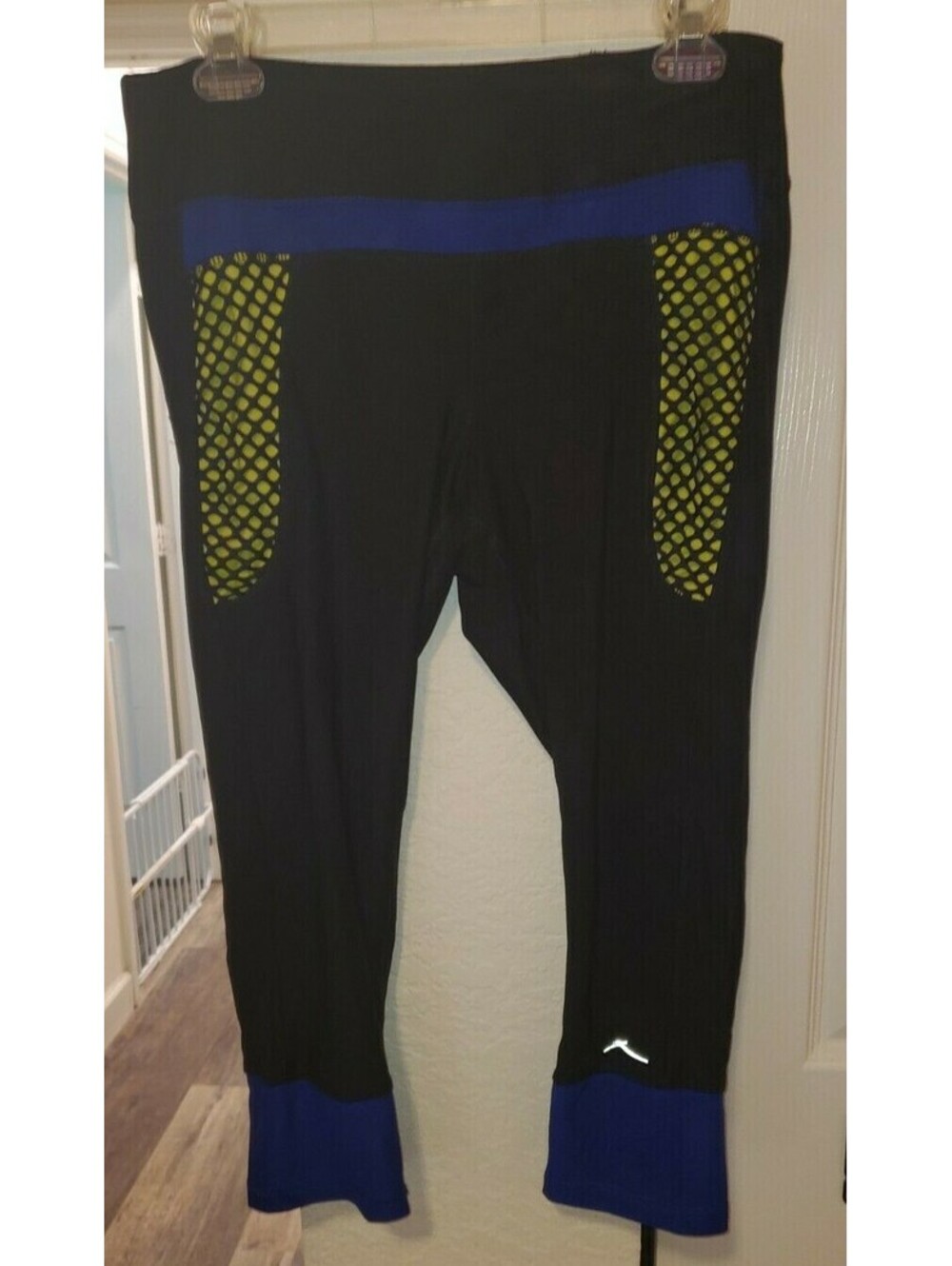 GOTTEX PERFORMANCE WORKOUT WORKOUT CAPRI PANTS - BLACK BLUE YELLOW - LARGE